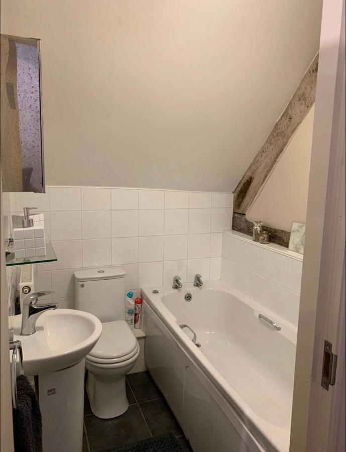 Studio Double. Own Bathroom, Shared Kitchen Б'юдлі Екстер'єр фото