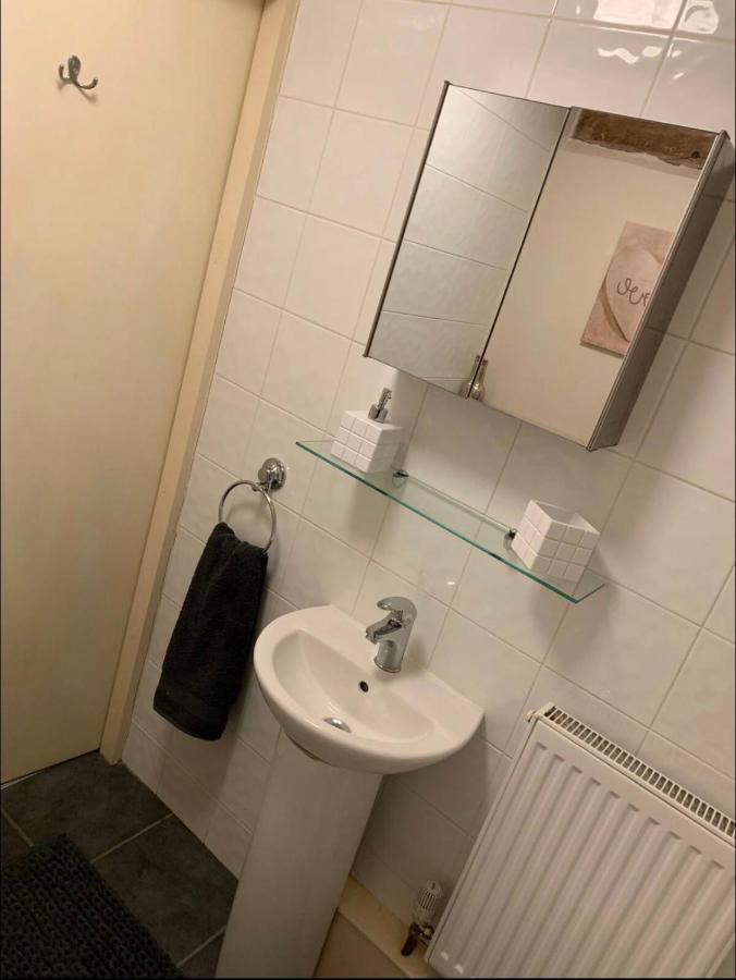 Studio Double. Own Bathroom, Shared Kitchen Б'юдлі Екстер'єр фото